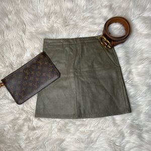 Olive green leather skirt 💓